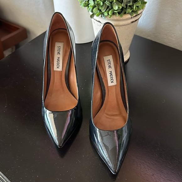Steve Madden Brand Women’s Patent Leather High Heels - Size 6M - Picture 2 of 8